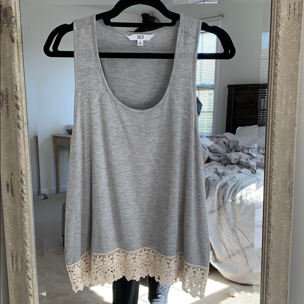 NWOT. Adorable top with detail